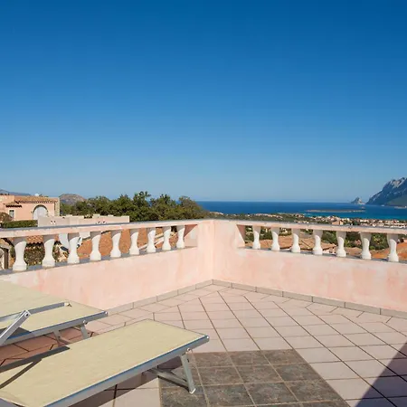Vista Mare-isola Tavolara E Solarium Panoramico Porto San Paolo (Sardinia)