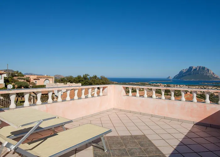 Vista Mare-isola Tavolara E Solarium Panoramico Porto San Paolo (Sardinia)